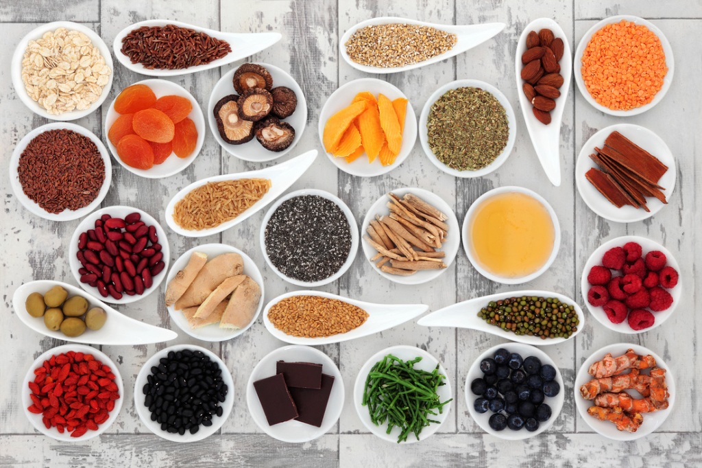 A Guide to Superfoods & Supplements